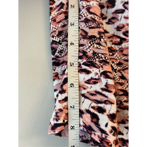 LiCi Fit Workout Set in Safari LS Crop top and shorts size M/L Scrunch Butt Leop - Picture 12 of 15